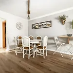 Дом отдыха The Port House